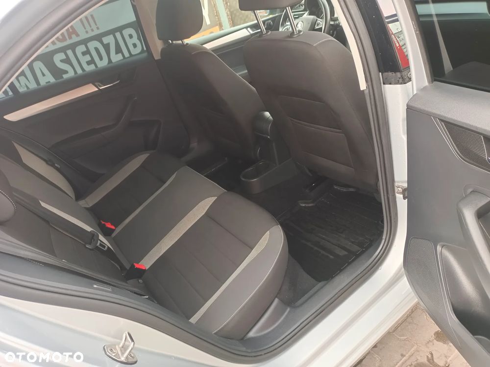 Skoda RAPID 1.6 TDI DPF Ambition - 10