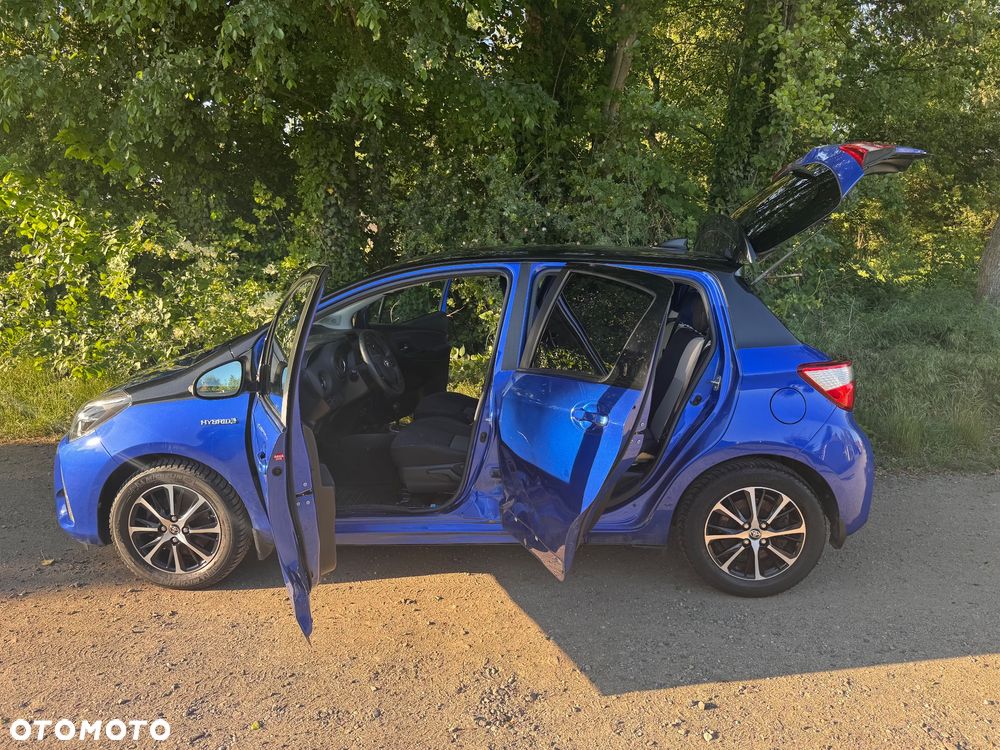 Toyota Yaris Hybrid 100 Selection Platinum - 35