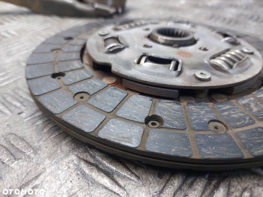 SPRZĘGŁO TARCZA + DOCISK + ŁOŻYSKO OPOROWE TOYOTA YARIS I 1.4 D4D - 3