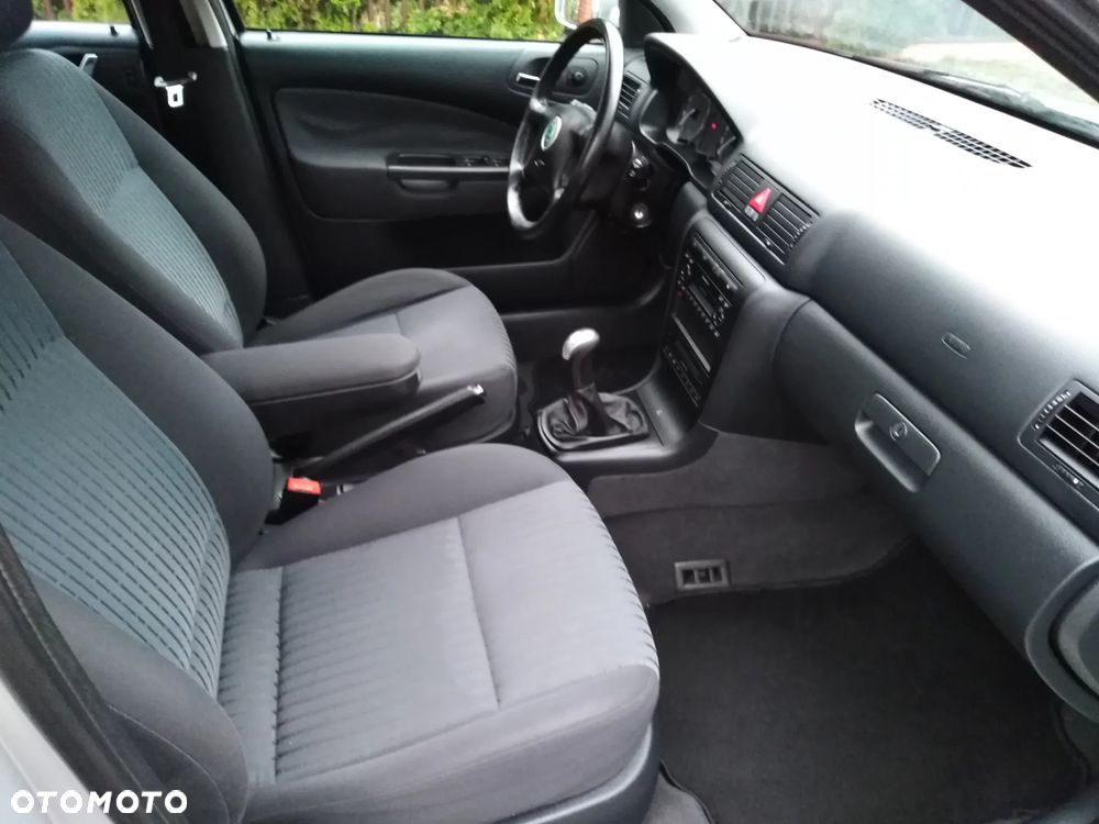 Skoda Octavia 2.0 Combi Ambiente 4x4 - 31