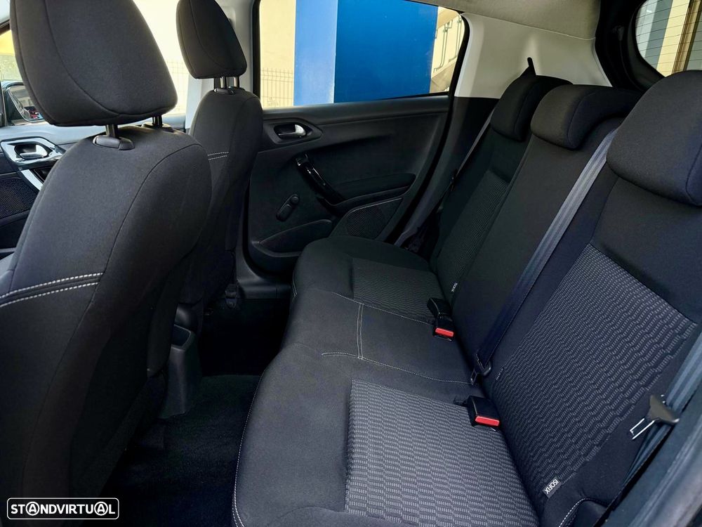 Peugeot 208 1.2 PureTech Style - 13