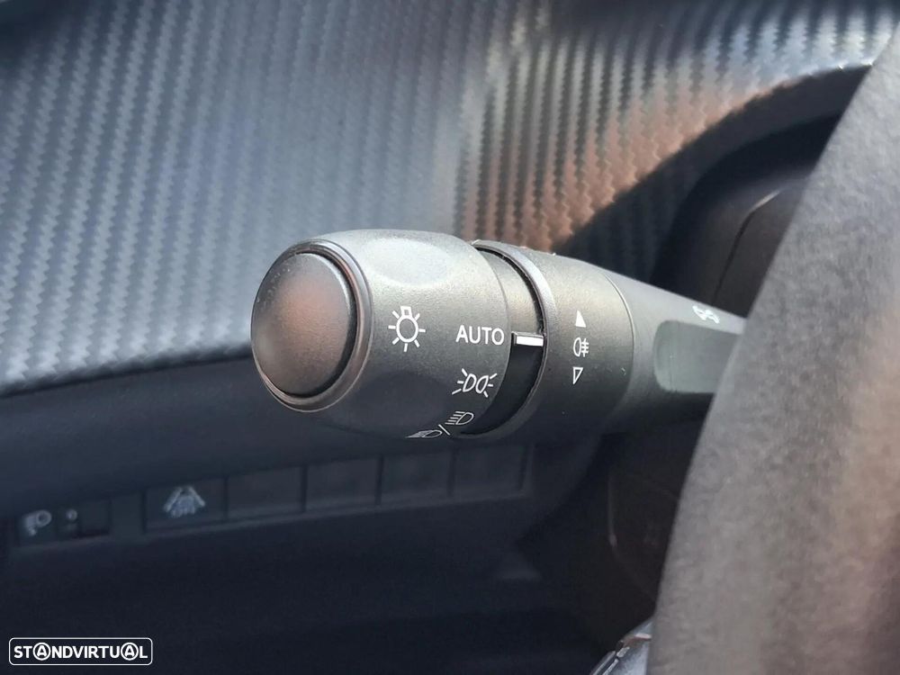 Peugeot 2008 1.2 PureTech Allure EAT8 - 41