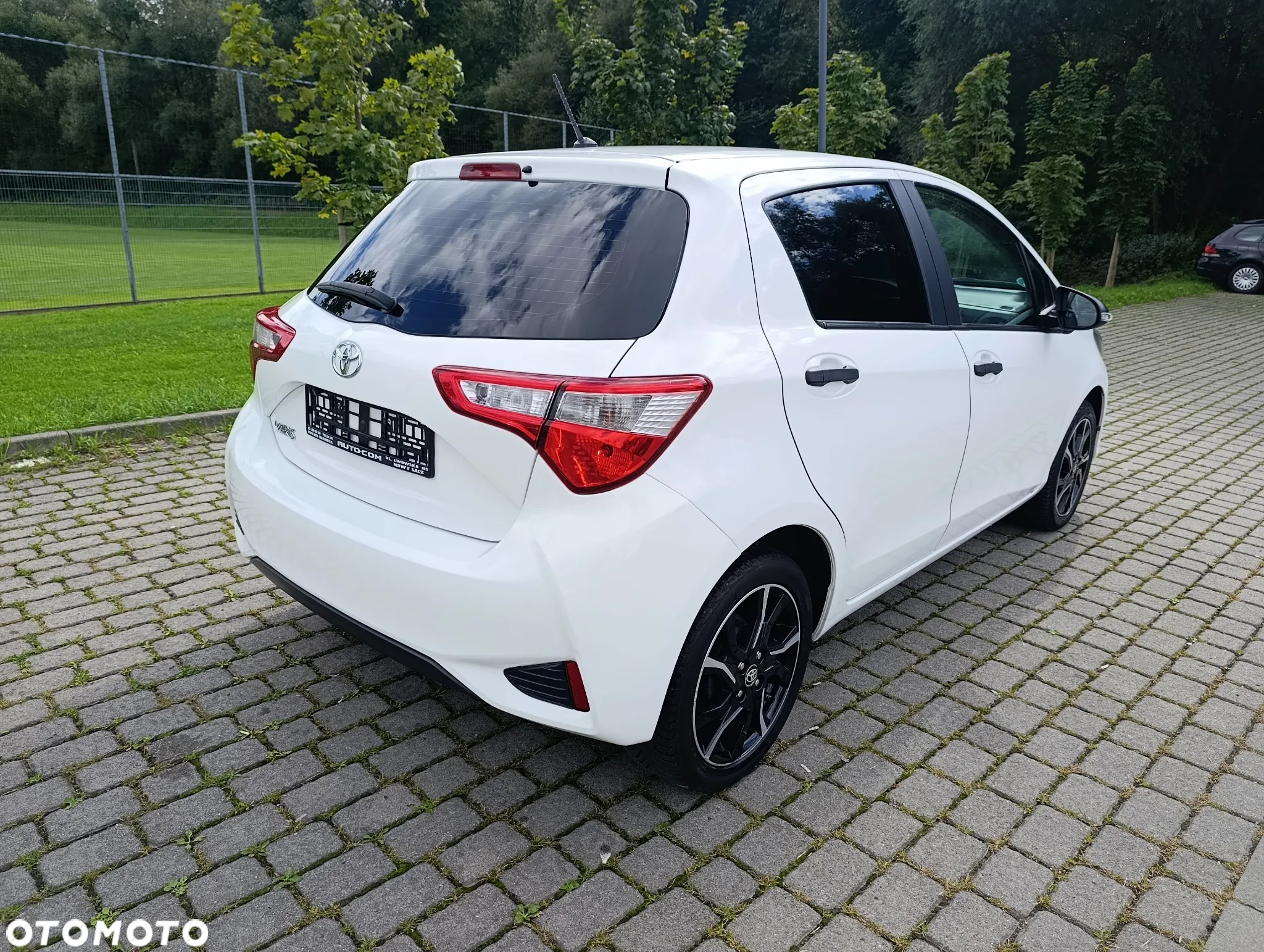 Toyota Yaris 1.0 Premium - 8