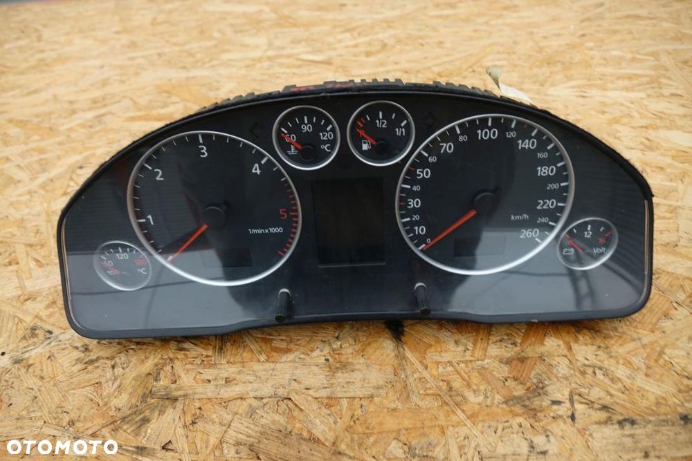 LICZNIK ZEGARY EUROPA AUDI A6 C5 2.5 TDI 4B0920933G - 2