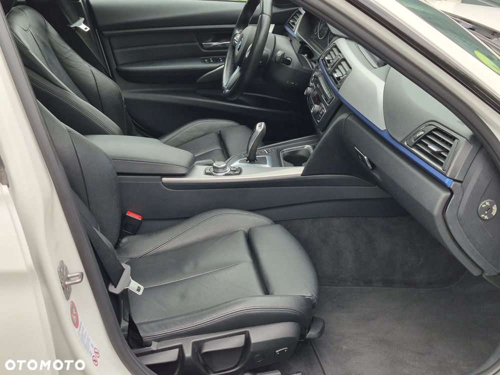 BMW Seria 3 320d xDrive - 14