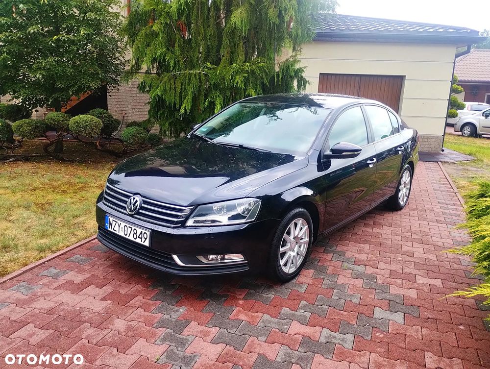 Volkswagen Passat - 1