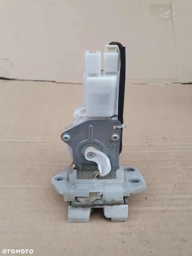 } SUZUKI SWIFT MK6 - ZAMEK KLAPY BAGAŻNIKA TYŁ