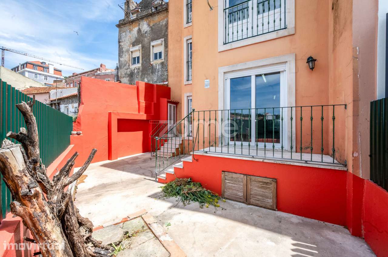 CASA EXCLUSIVA NA RUA DA COSTA (entre as Necessidades e Alcântara) - Grande imagem: 2/51