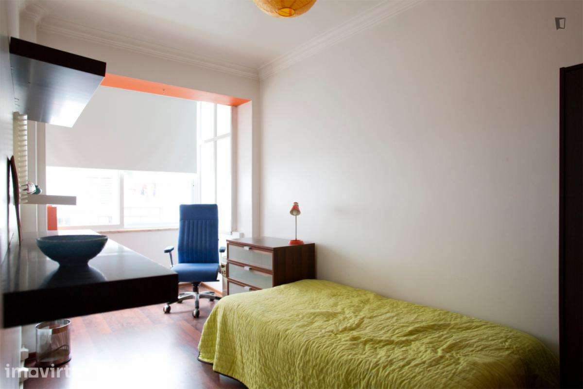 Quarto - localizado em Benfica Lisbon - Grande imagem: 2/18