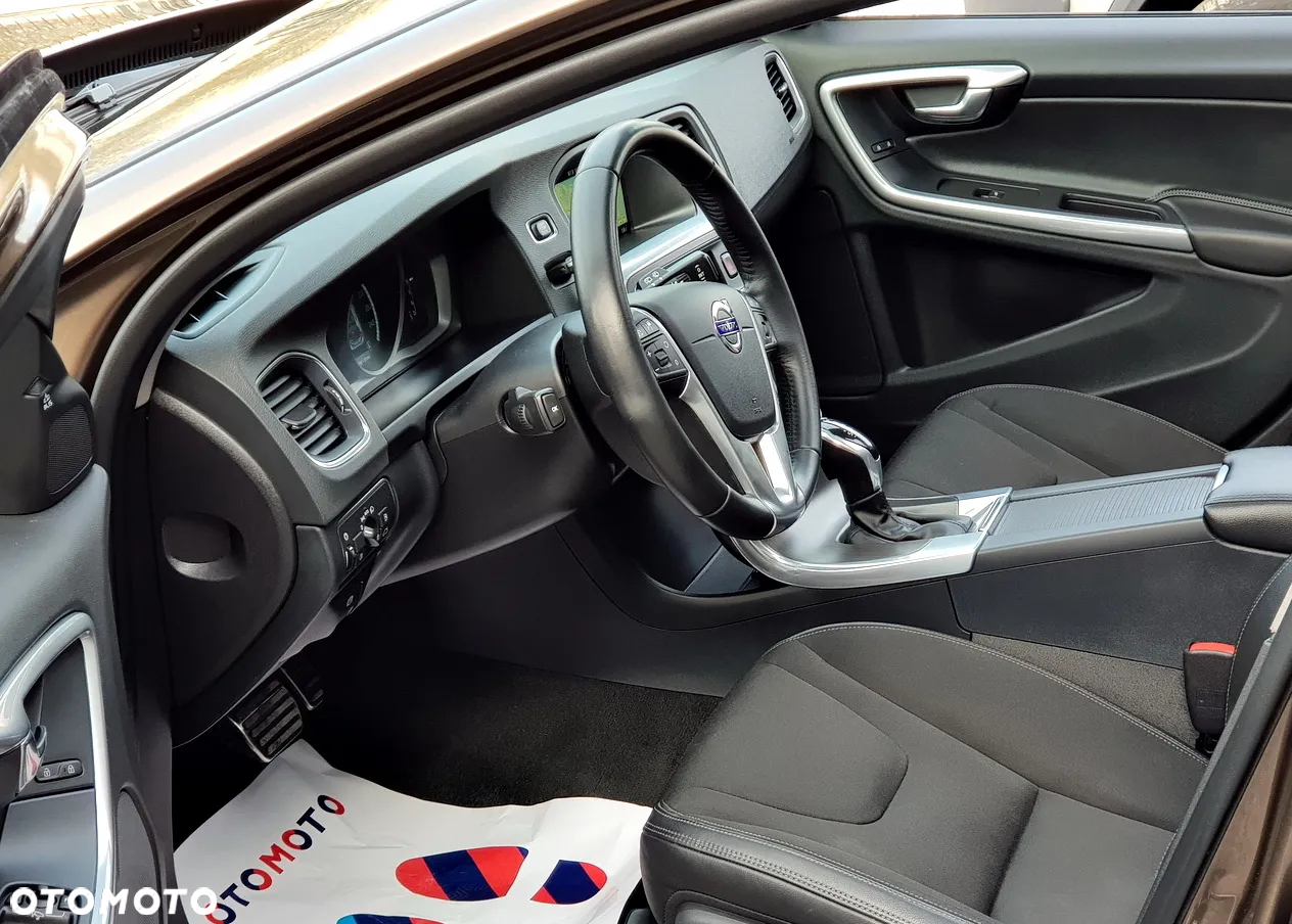 Volvo V60 Cross Country - 12