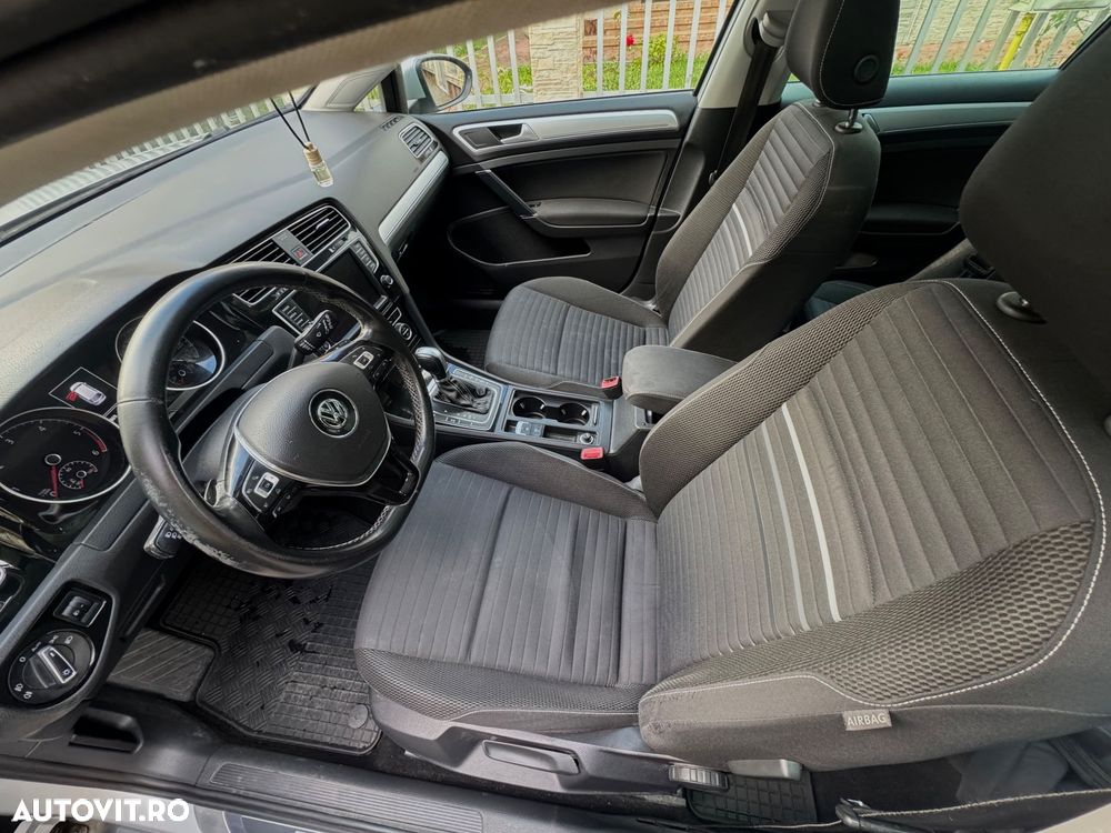 Volkswagen Golf - 10