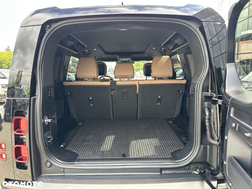 Land Rover Defender - 22