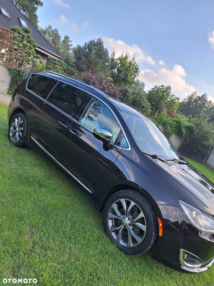 Chrysler Pacifica - 5