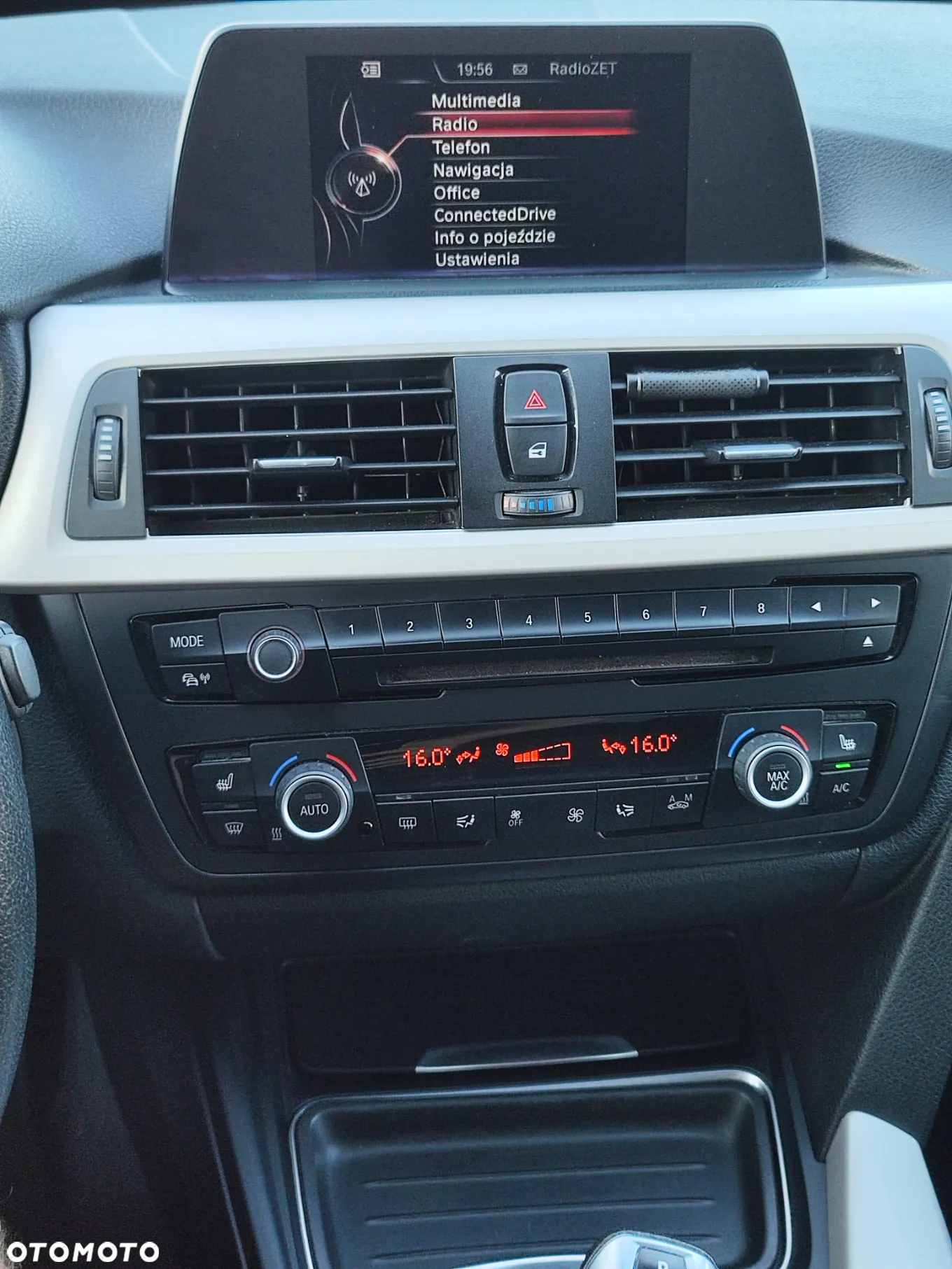 BMW Seria 3 318d Touring Blue Performance Sport Line - 36