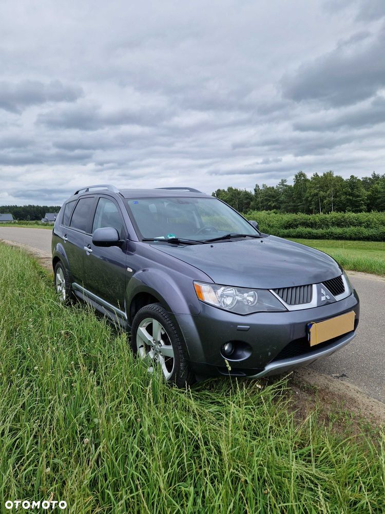 Mitsubishi Outlander - 1