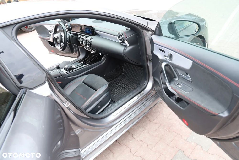 Mercedes-Benz CLA 220 4-Matic AMG Line 7G-DCT - 17