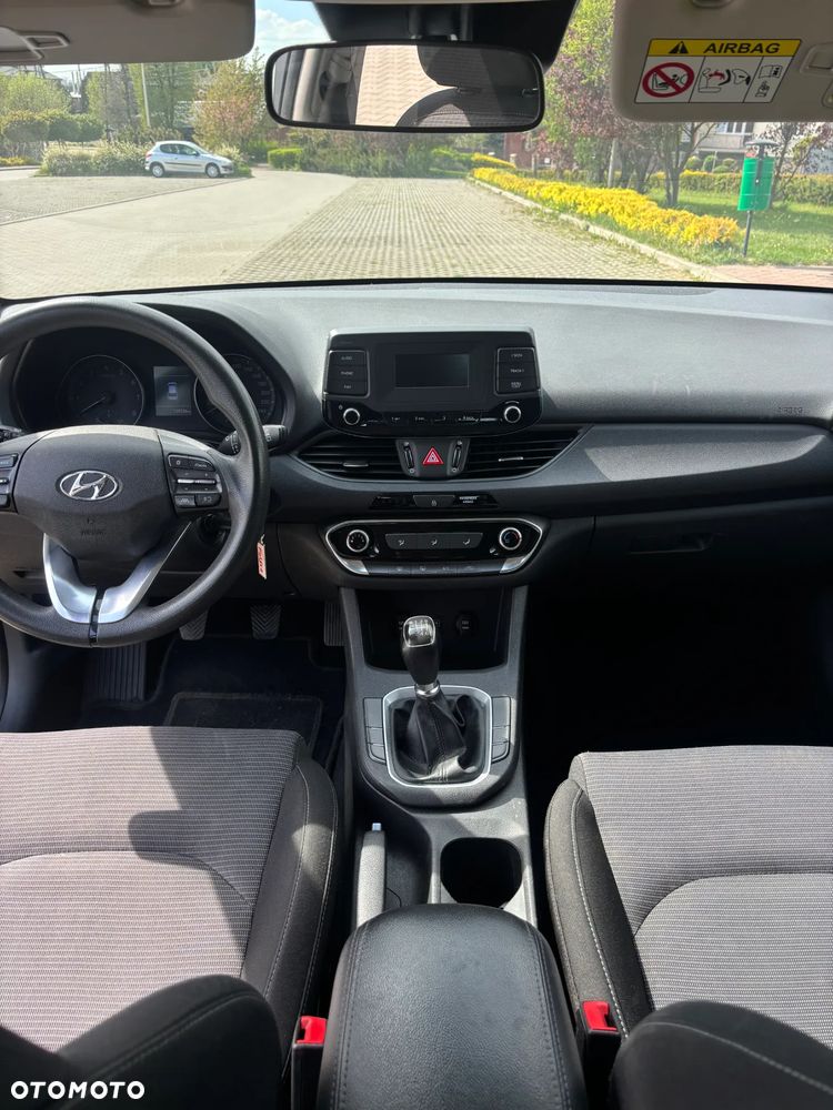Hyundai i30 1.5 DPI Classic + - 18