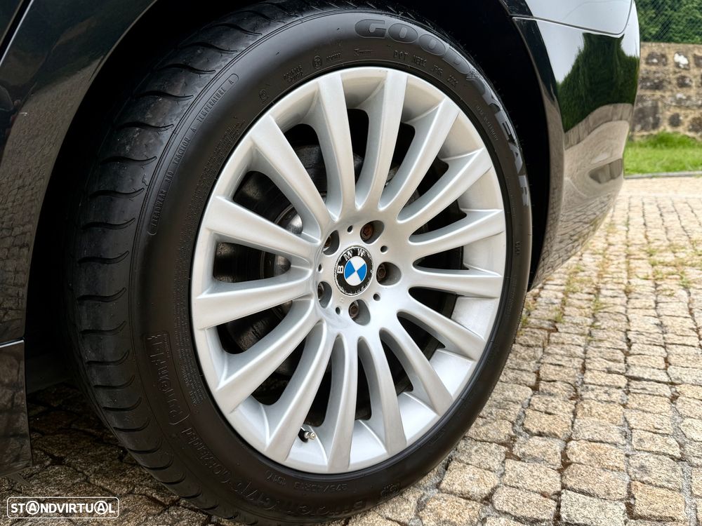 BMW 740 d Pack M - 17