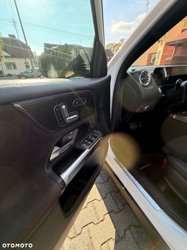 Mercedes-Benz GLB - 13