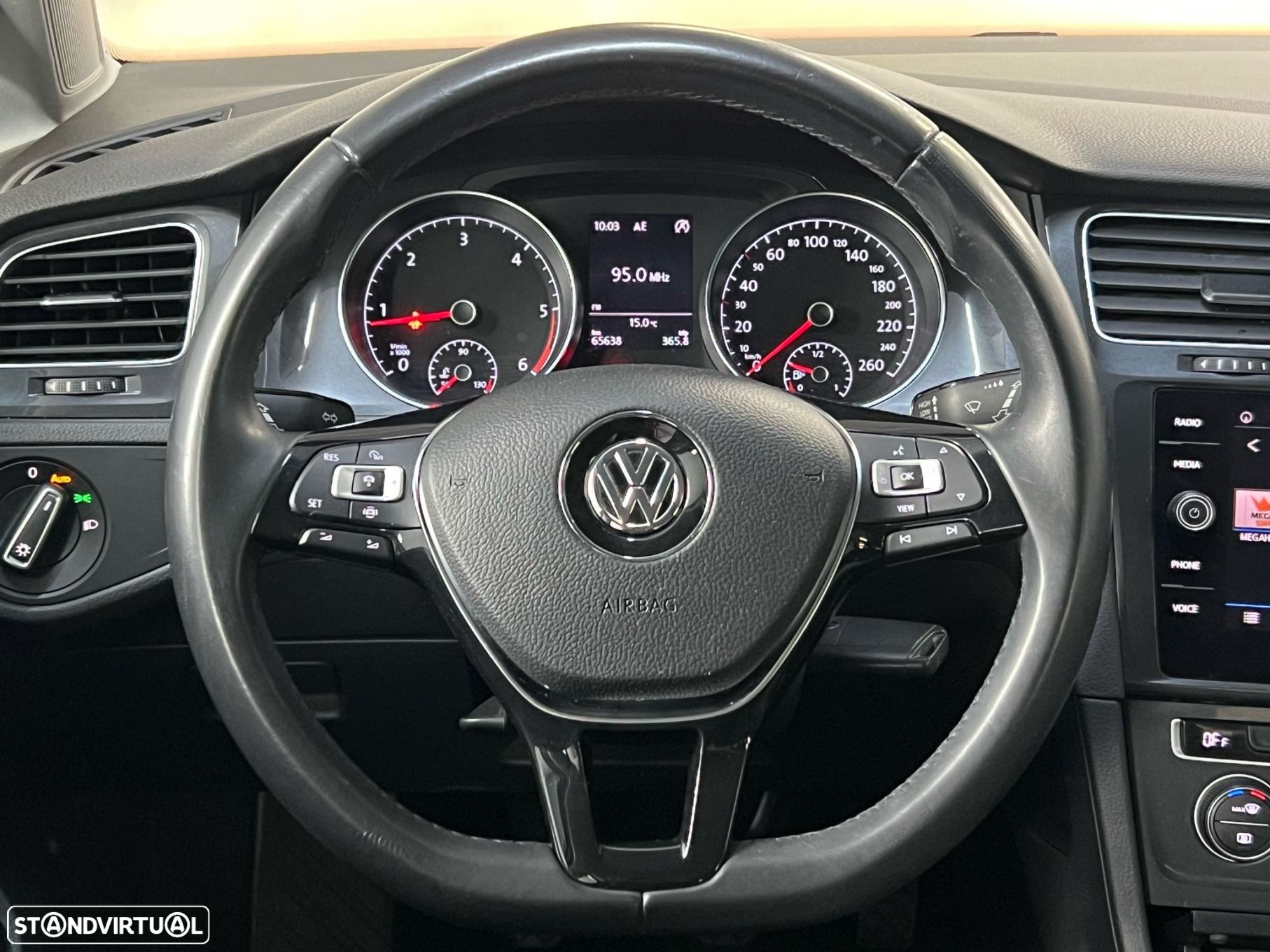 VW Golf 1.6 TDI Confortline - 9