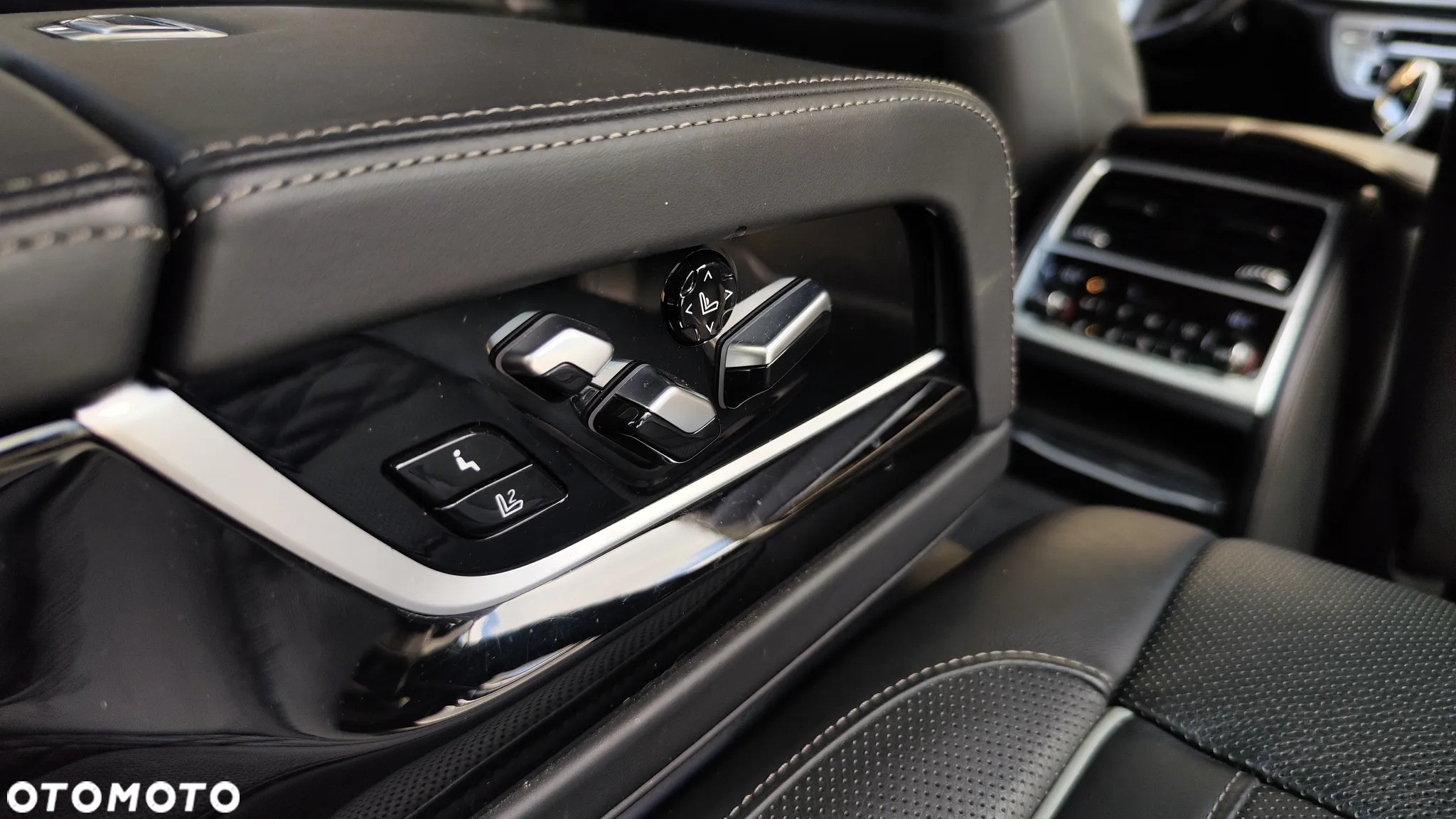 BMW Seria 7 M760Li xDrive V12 Excellence - 38
