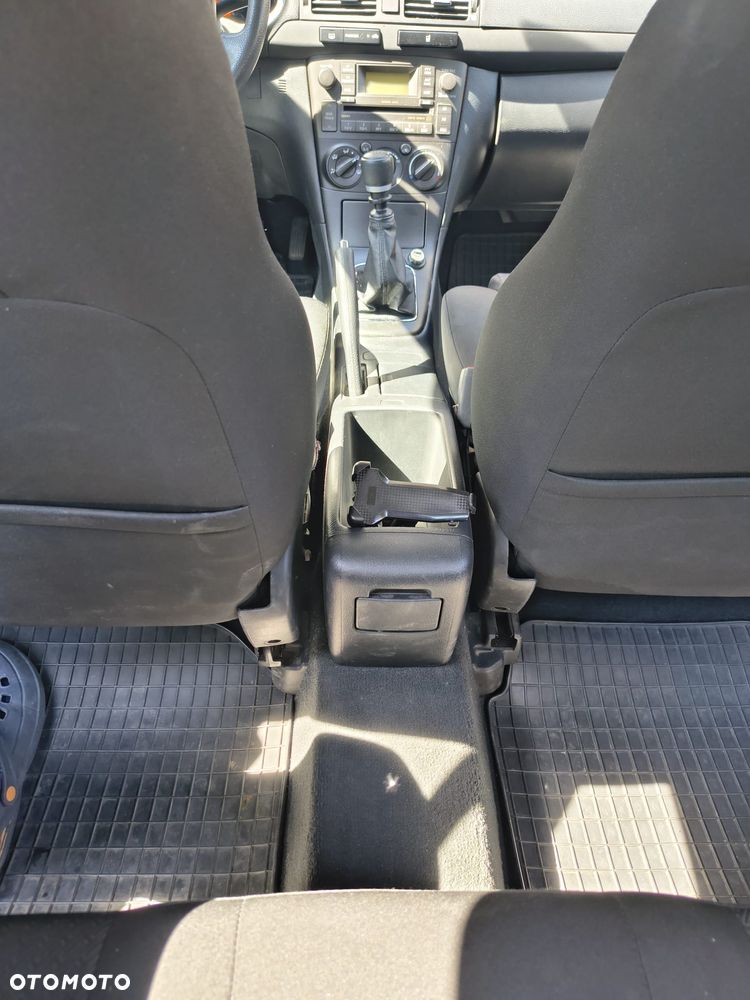 Toyota Avensis 2.0 D-4D - 12