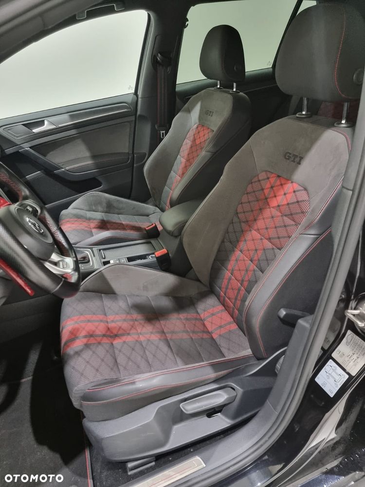 Volkswagen Golf - 15