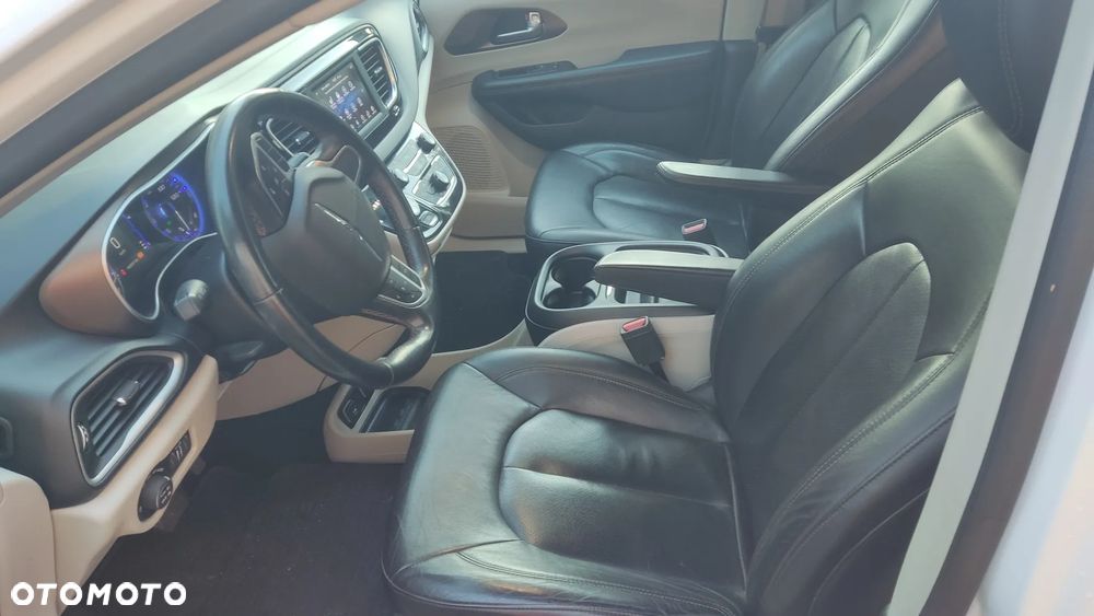 Chrysler Pacifica - 17