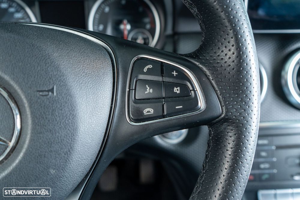 Mercedes-Benz A 180 d AMG Line - 23