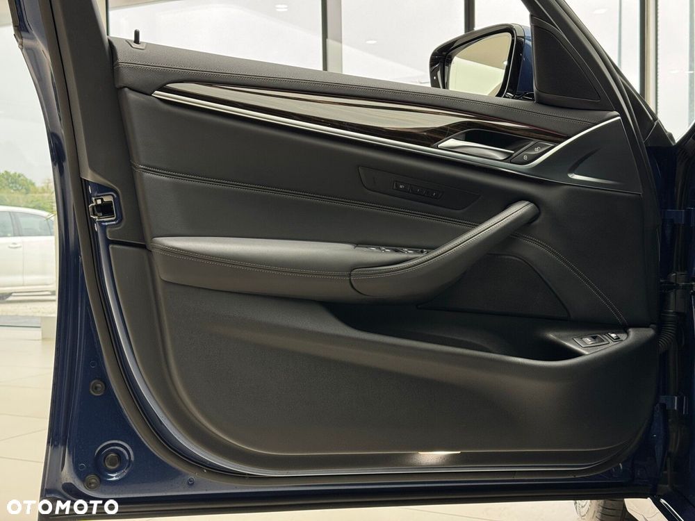 BMW Seria 5 530e Luxury Line - 12