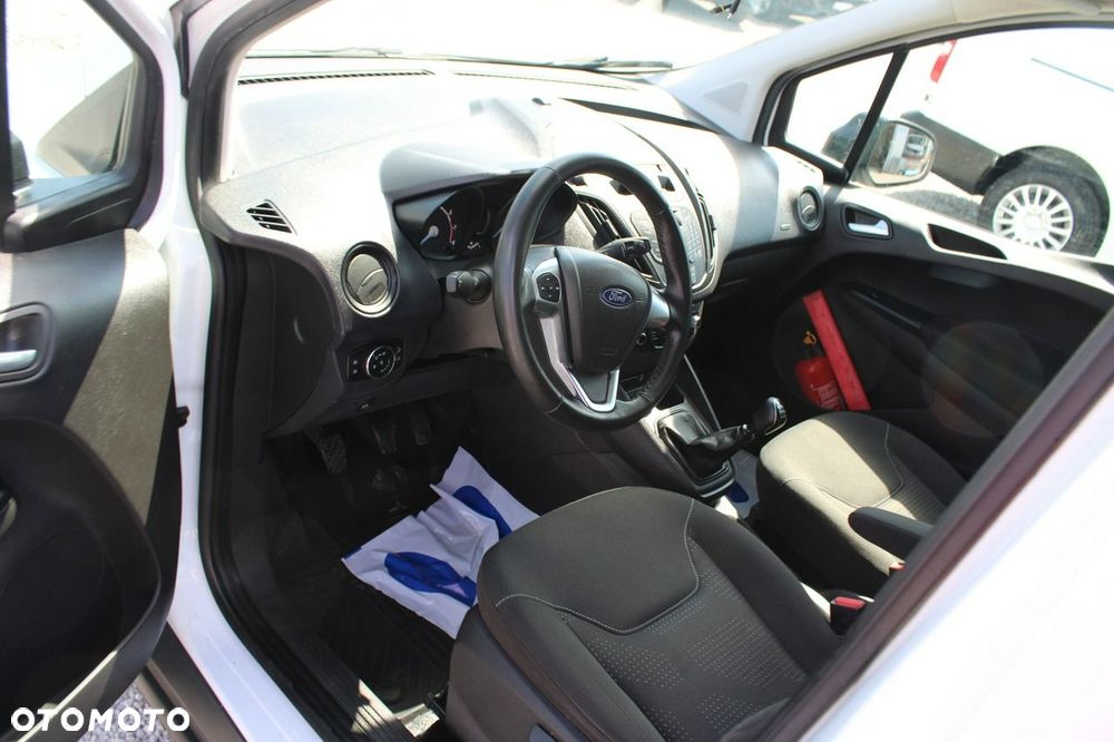 Ford Transit Courier - 12