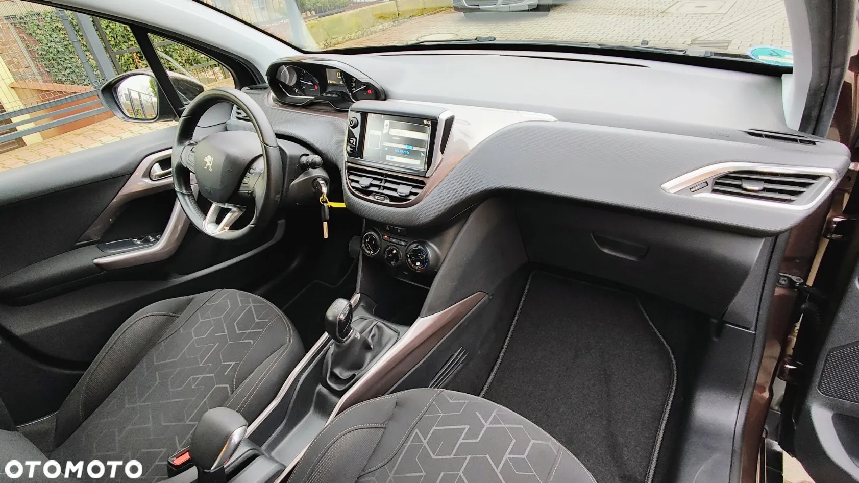 Peugeot 2008 1.6 e-HDi Style S&S - 12