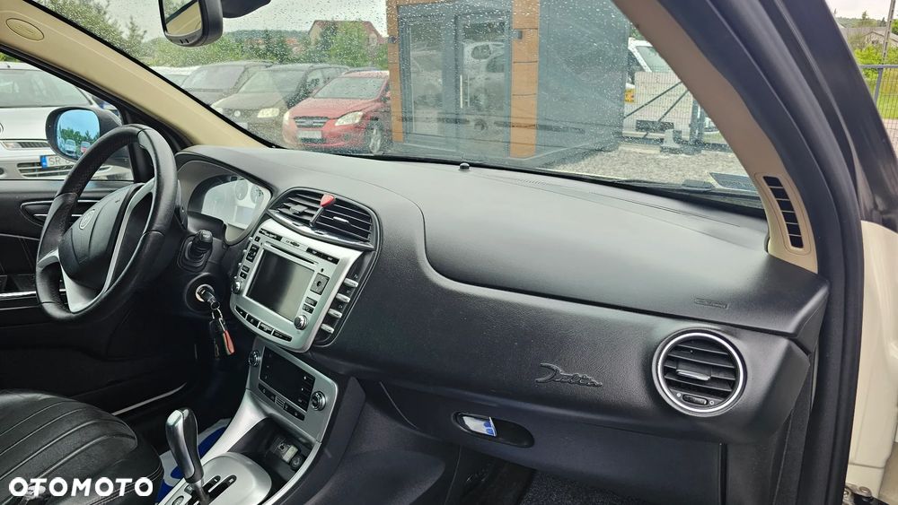 Lancia Delta 1.6 MJ Platino Selectronic - 16