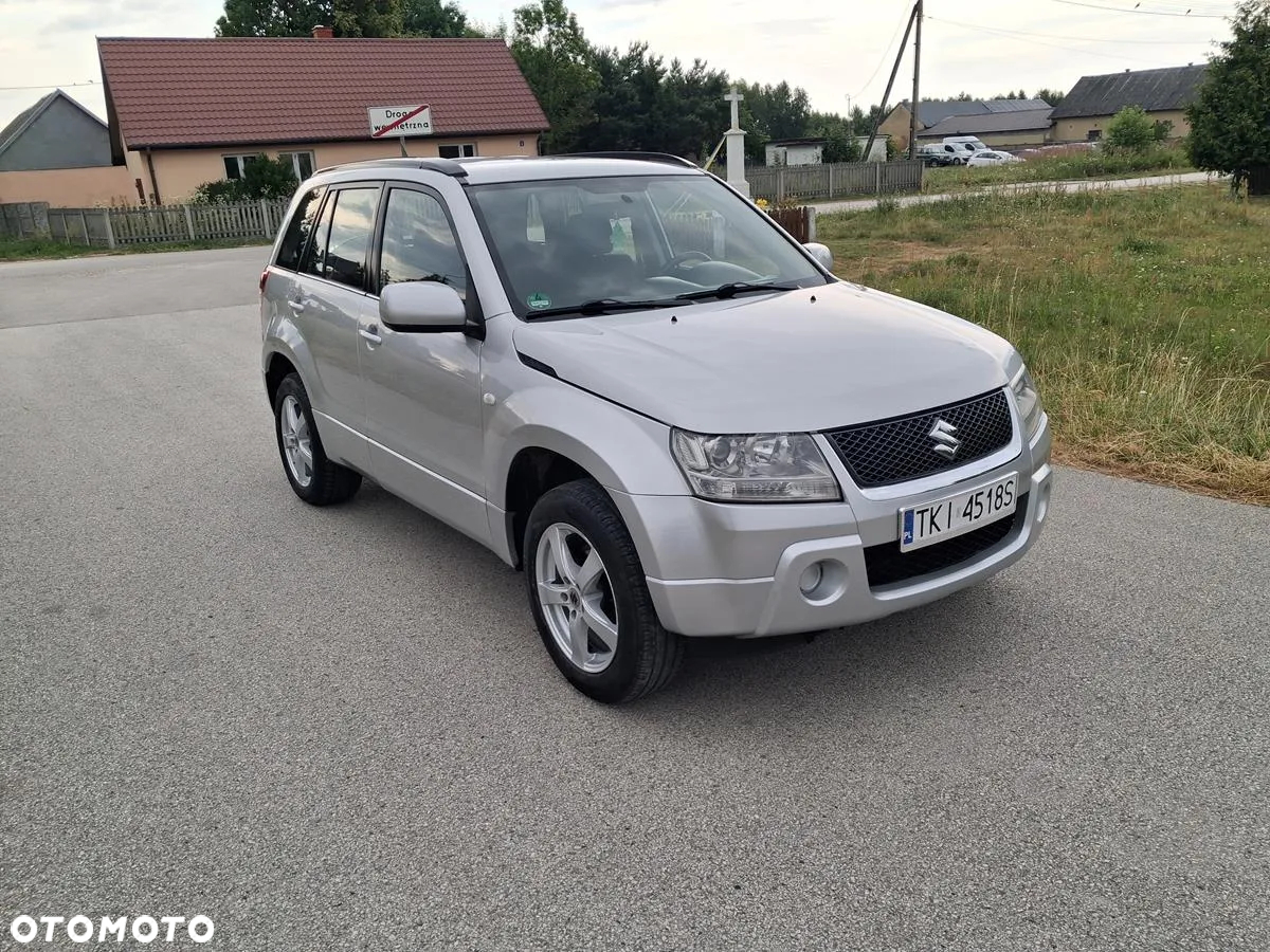 Suzuki Grand Vitara 2.0 Comfort + - 18