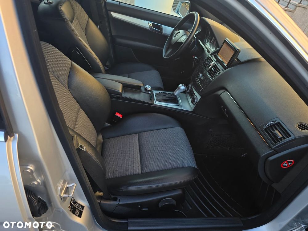 Mercedes-Benz Klasa C 300 7G-TRONIC Avantgarde - 16