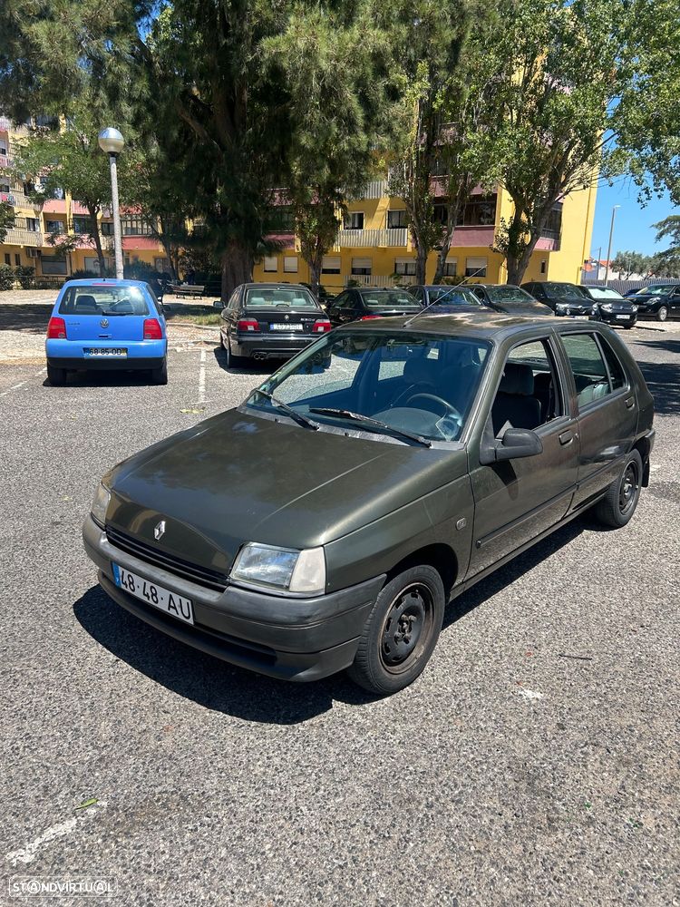 Renault Clio 1.2 RT - 13