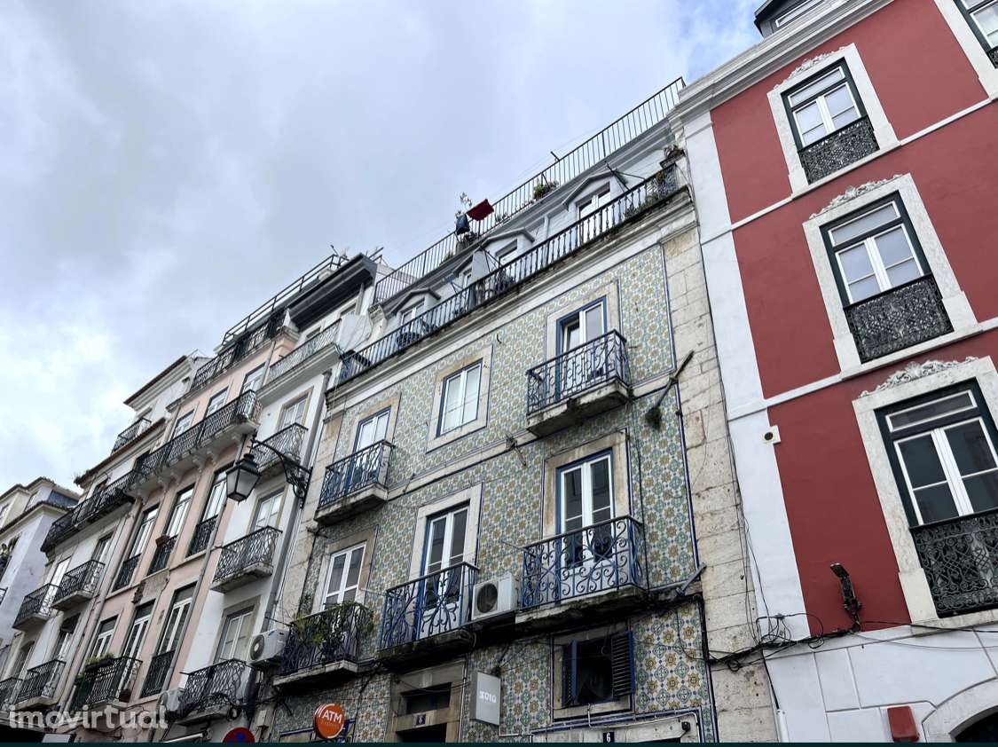 ALUGA-SE APARTAMENTO 4 ASSOALHADOS EM SANTOS
1.800 €
Negociável - Grande imagem: 2/2