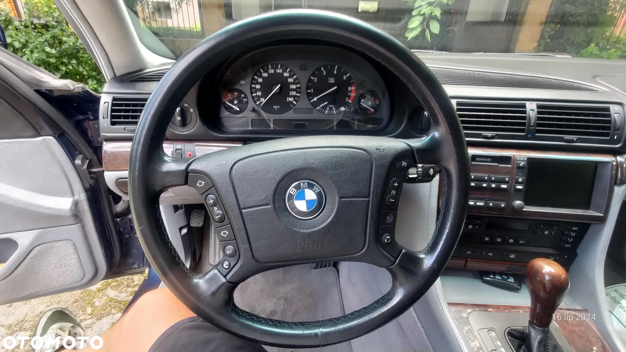 BMW Seria 7 750i - 6