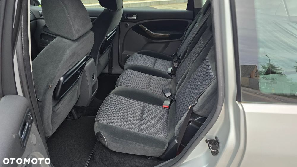 Ford C-MAX 1.8 Ghia - 25