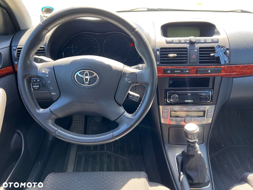 Toyota Avensis 2.2 D-4D X - 6