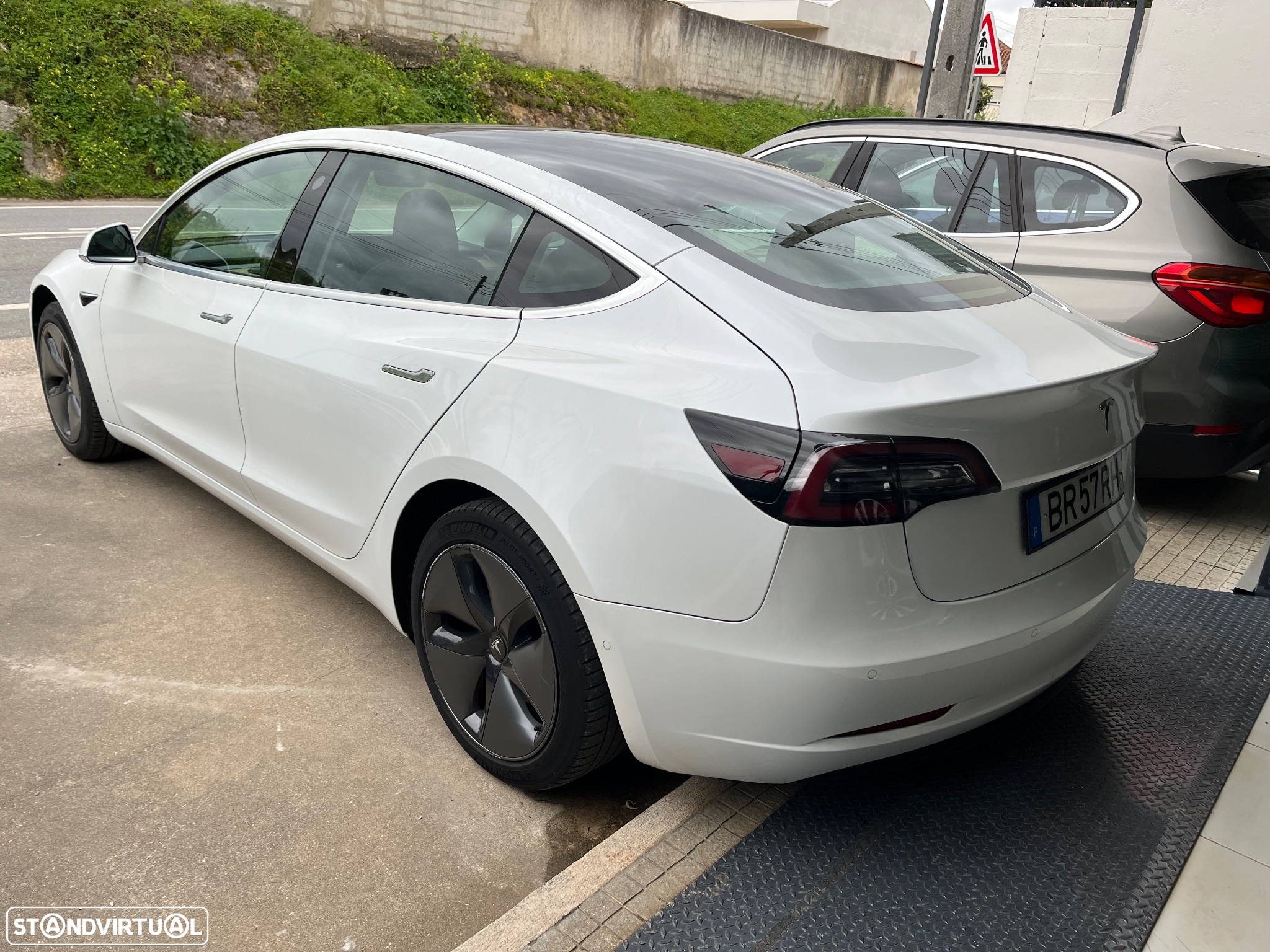 Tesla Model 3 Standard Range Plus RWD - 4