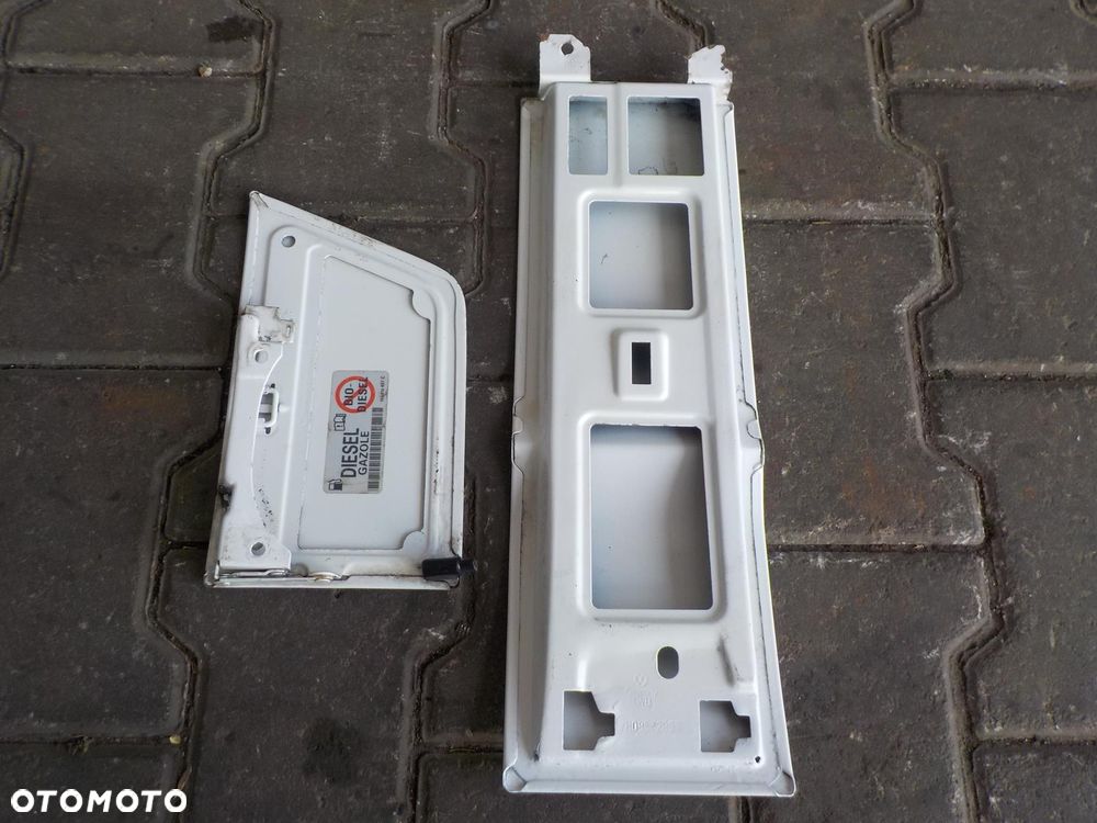 VW T5 KLAPKA WLEWU PALIWA BLACHA ZAŚLEPKA - 4