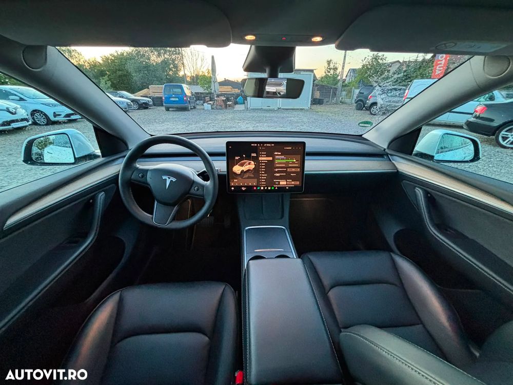 Tesla Model Y Long Range Dual Motor AWD - 2