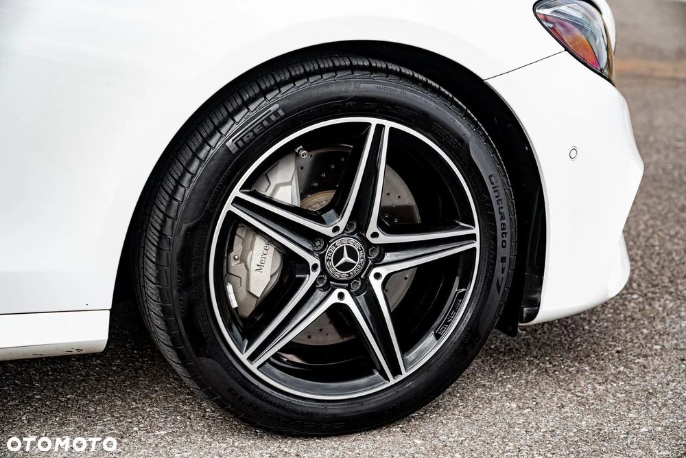 Mercedes-Benz Klasa E 300 9G-TRONIC Exclusive - 33