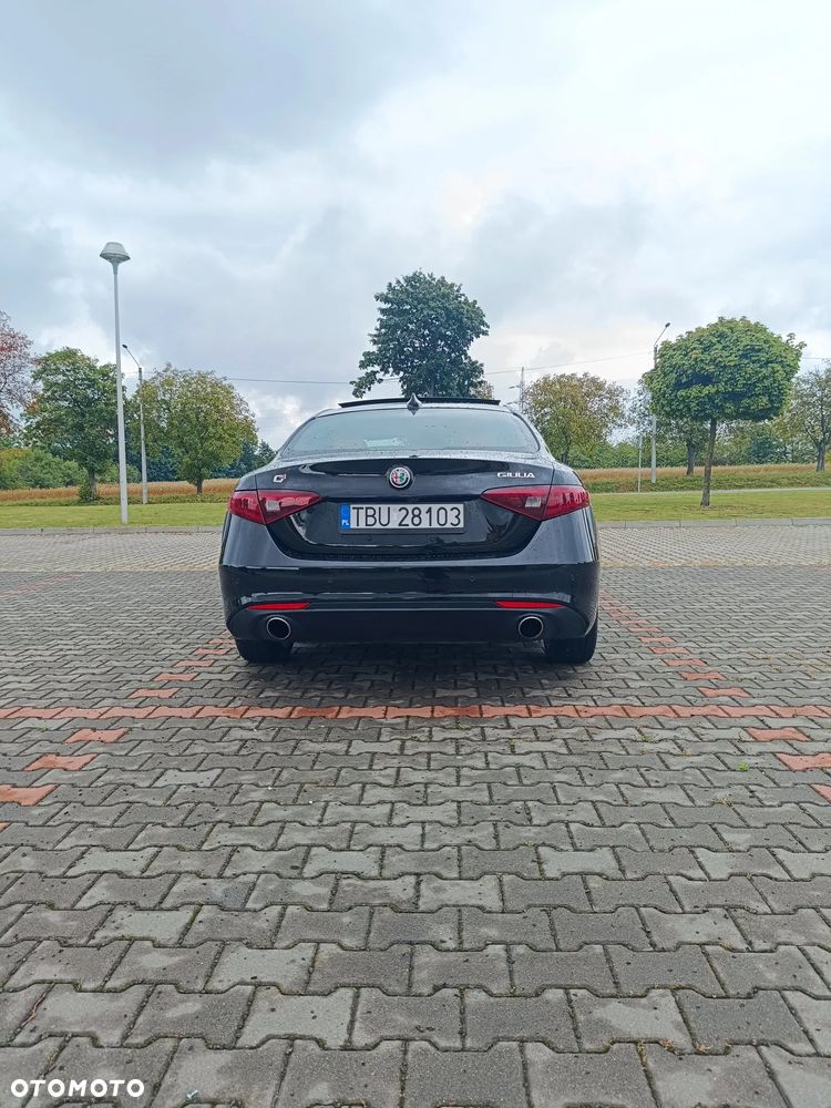 Alfa Romeo Giulia 2.0 Turbo 16V AT8-Q4 Ti - 5