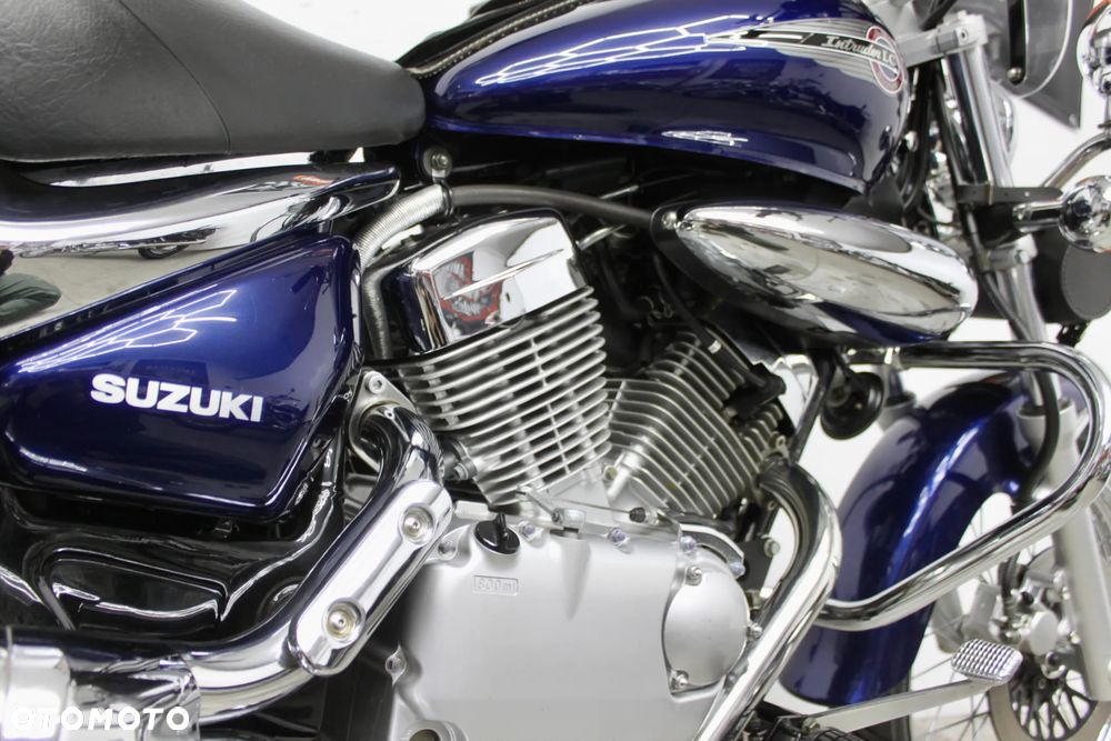 Suzuki Intruder - 24