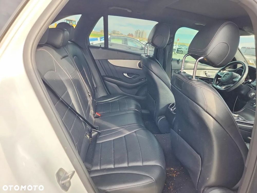 Mercedes-Benz GLC 300 4Matic 9G-TRONIC - 10