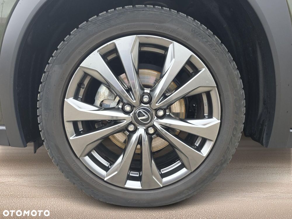 Lexus UX 300h F Sport Design - 32