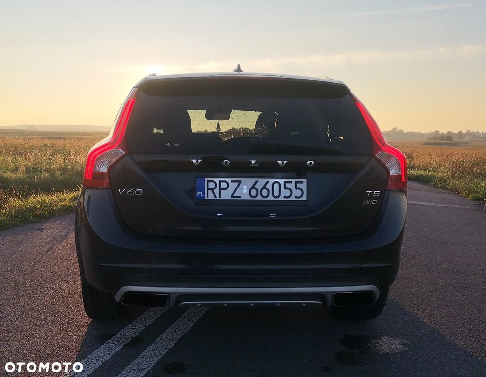 Volvo V60 Cross Country T5 AWD Summum - 3