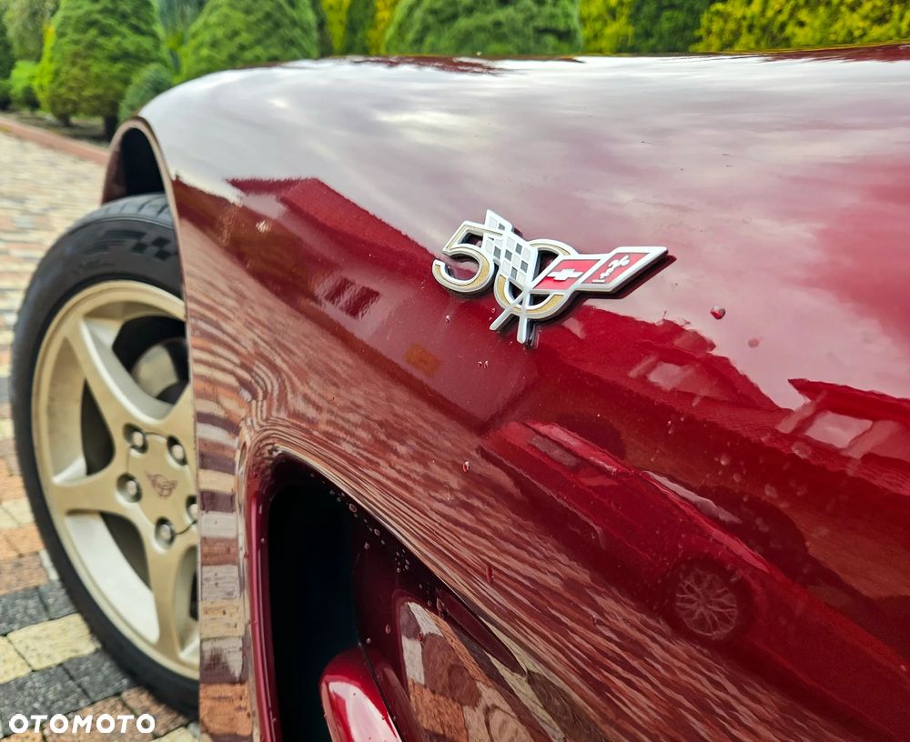 Chevrolet Corvette - 21